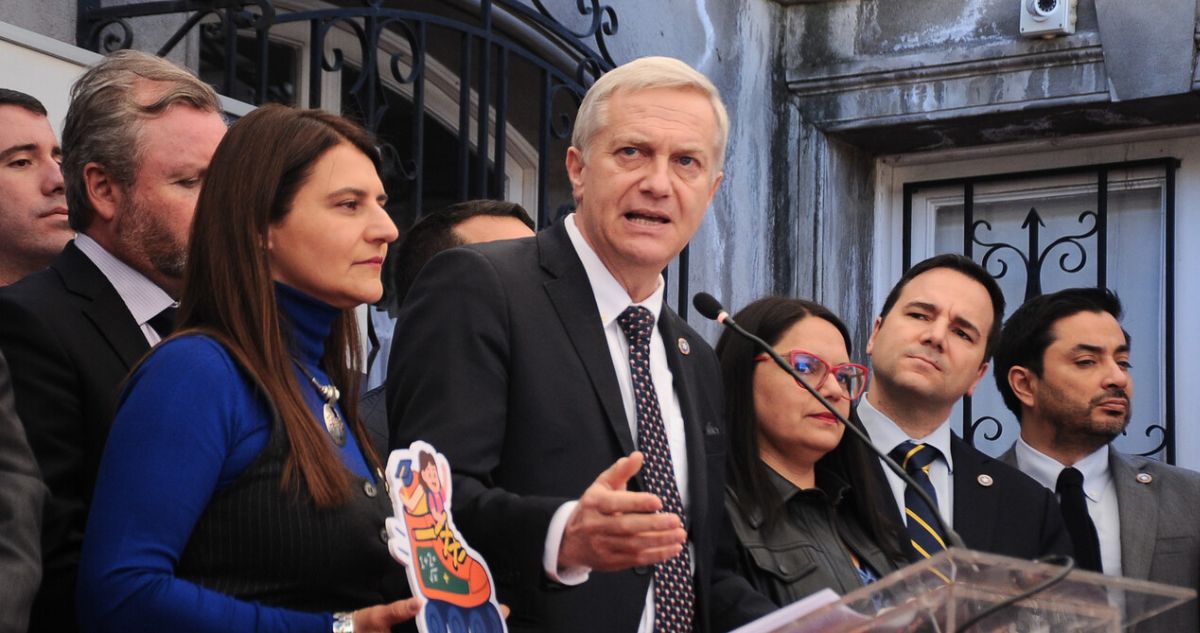 Kast Propone Eliminar Contribuciones a la Primera Vivienda, Generando Debate en la Derecha