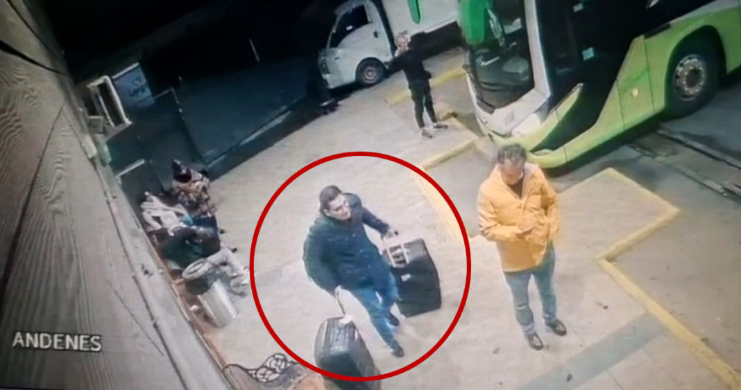Ladrón Audaz Roba Computadoras en Pleno Terminal de Buses