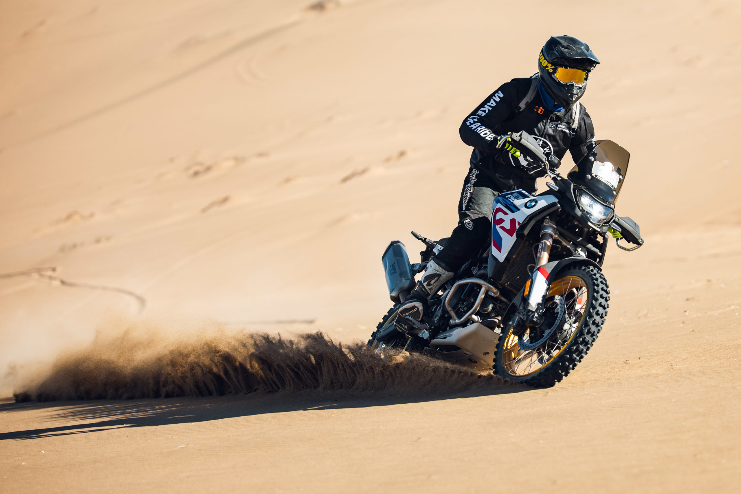Mauricio Achondo y la BMW F 900 GS Dominan el Desafío del Desierto 2025