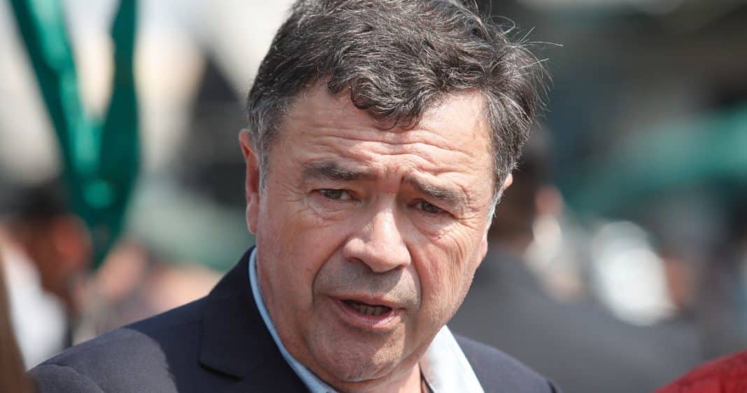 Ministro Valenzuela Aborda Polémica por Compra en Puesto Informal: Transparencia y Mejoras en Ferias Libres