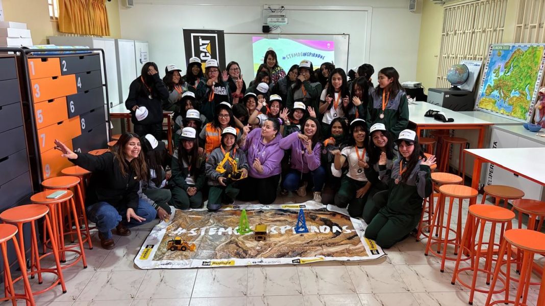 Niñas de Antofagasta y Calama Descubren el Mundo STEM a Través de Talleres de Robótica