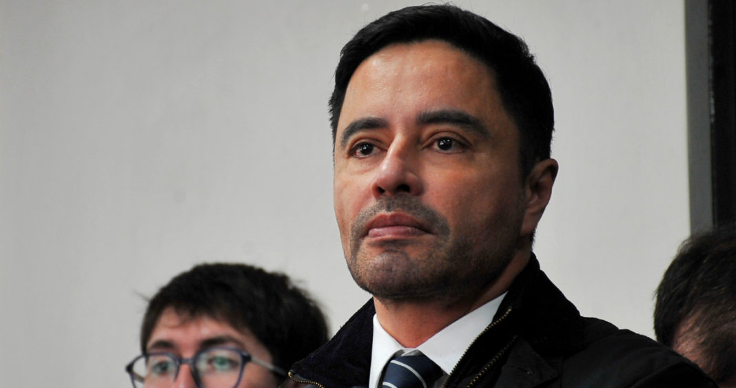 Rodolfo Carter Advierte a Matthei: 'Debería Tener Cuidado con Perder el Control'