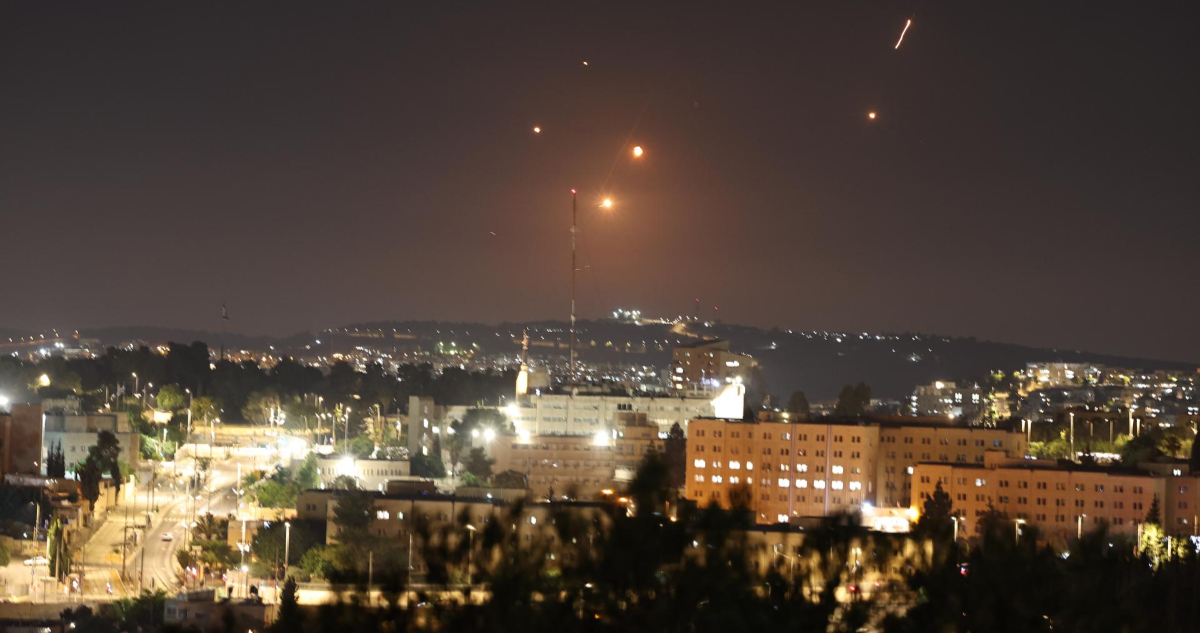 Tensión en el cielo de Israel: Nuevos ataques de misiles iraníes desatan alertas en el norte y centro del país