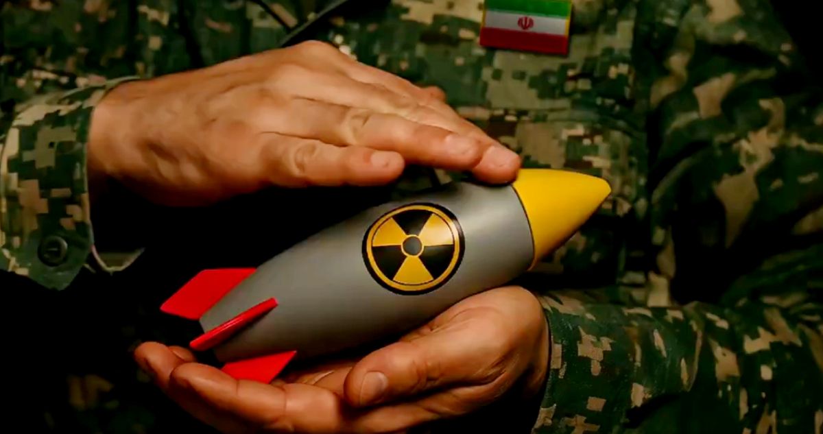 Tensión nuclear: Soldado iraní