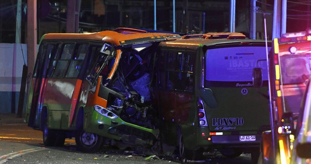 Trágica Colisión de Micros en Valparaíso: Adelantamiento Ilegal Causa Accidente Mortal