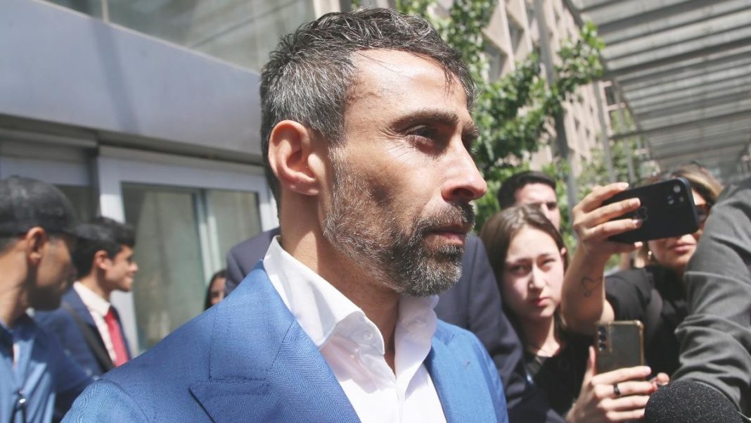 Valdivia Solicita Permiso para Viajar a España y Suspender Arresto Nocturno