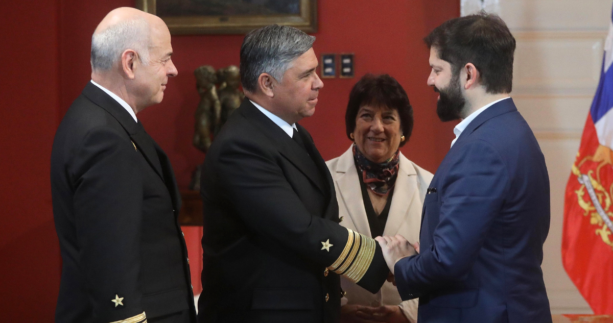 Vicealmirante Fernando Cabrera Asume el Mando de la Armada Chilena: Impulsando la Industria Naval y el Desarrollo