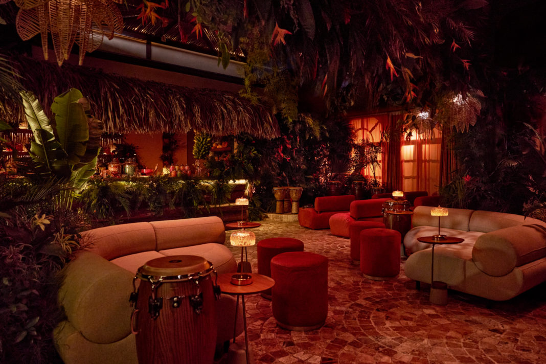 Vive la Vibra Tropical de KAROL G en Medellín: Una Experiencia Única Inspirada en 'Tropicoqueta'