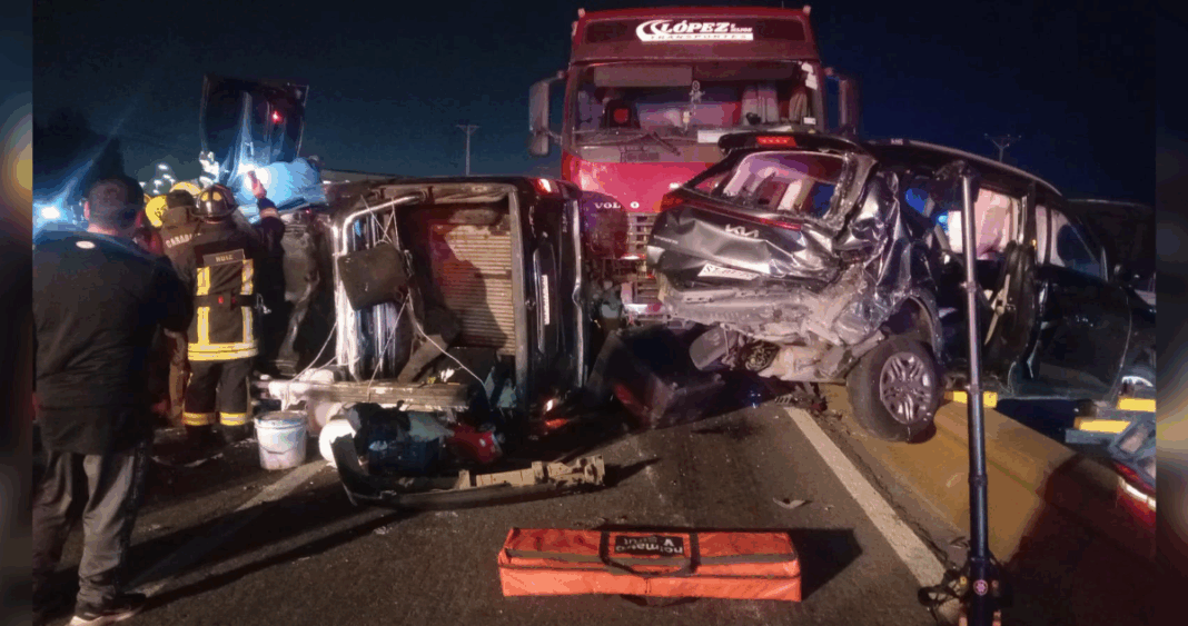 Accidente Múltiple en Ruta 5 Sur: Seis Vehículos y un Camión Colisionan Cerca de Curicó