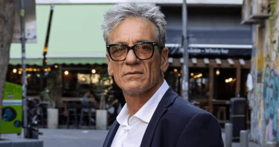 Adiós a Alon Aboutboul, el versátil actor israelí que brilló en 'Batman: el caballero de la noche asciende'
