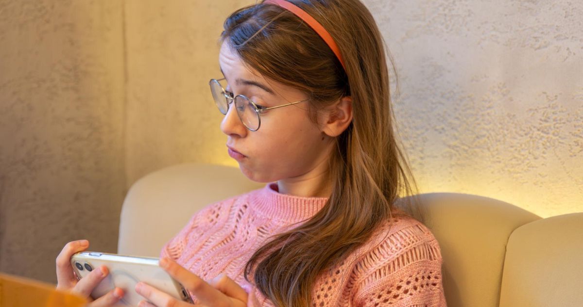 Adolescentes prefieren hablar con IA que con amigos reales: ¿Qué nos revela esta tendencia?