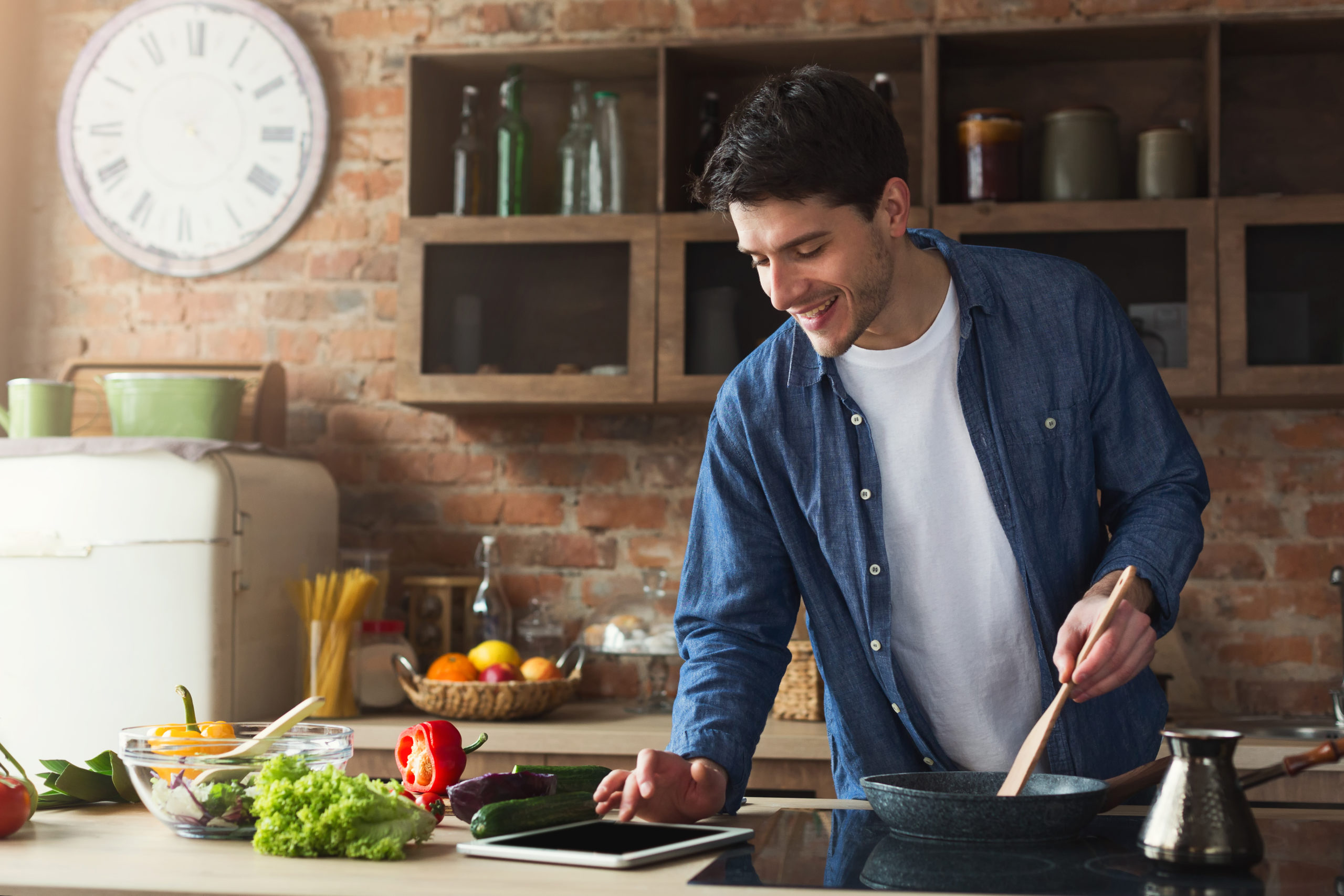 Ahorra en tu cuenta de luz: Descubre el costo real de cocinar con hornos eficientes