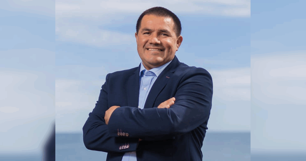 Alcalde de El Quisco se enfrenta a hombres ebrios en la carretera