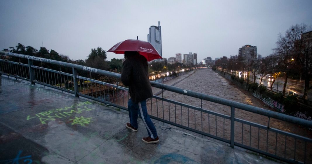 Alerta por Fuertes Lluvias: Prepárate para Hasta 67 mm de Precipitaciones en Santiago