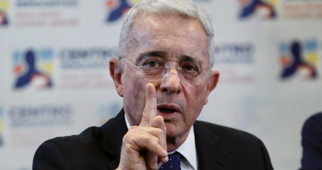 Álvaro Uribe: El Expresidente Colombiano Enfrenta Veredicto Histórico por Manipulación de Testigos