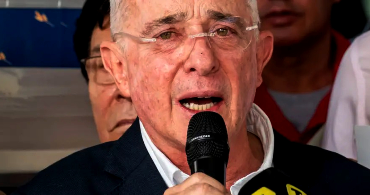 Álvaro Uribe, el expresidente colombiano condenado por soborno y fraude procesal
