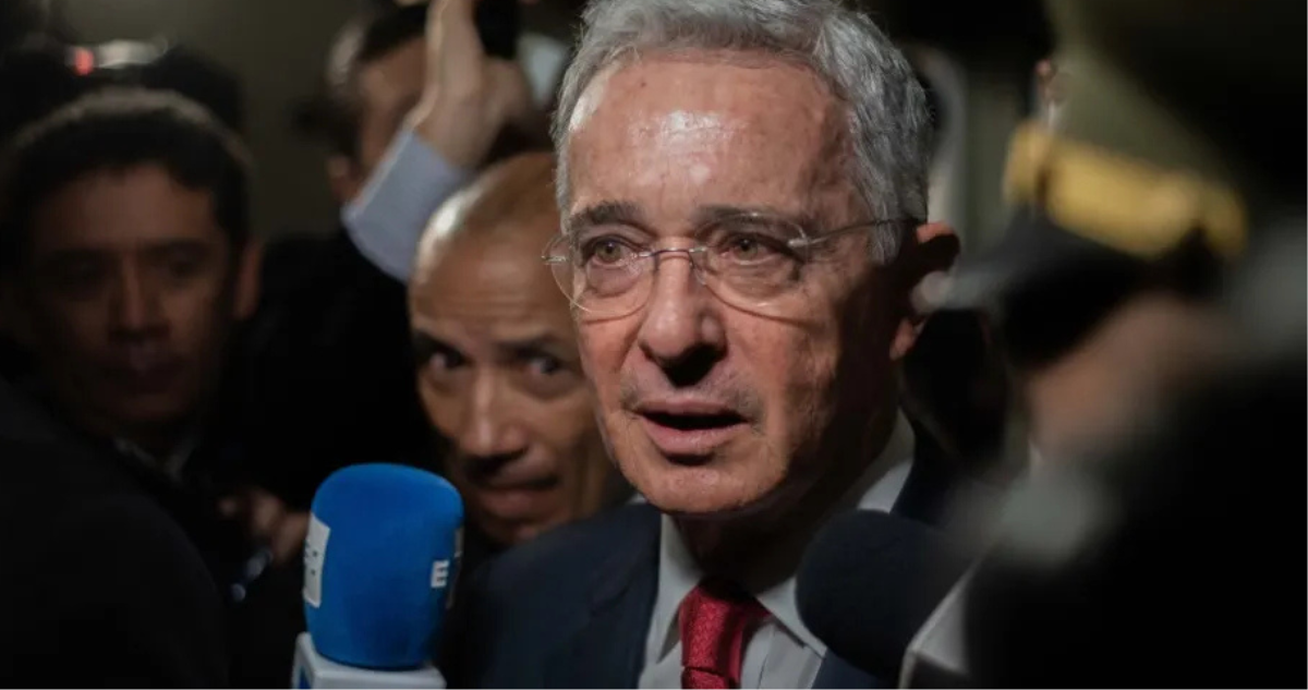 Álvaro Uribe, el expresidente colombiano condenado por soborno y fraude procesal