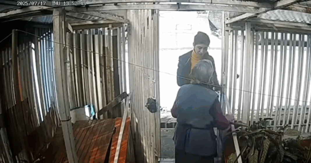 Anciana de 92 años víctima de robo en su hogar: Cómo una mujer fingió pedir agua para despojarla de sus pertenencias
