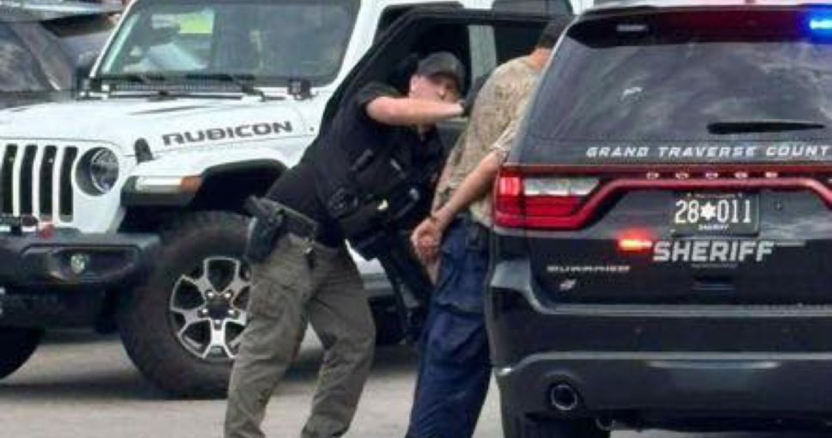 Ataque Violento en Walmart de Michigan: 11 Heridos en Apuñalamiento Masivo