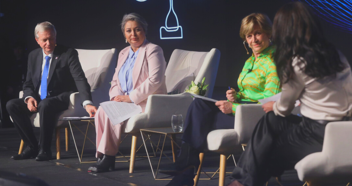 Candidatos Presidenciales Debaten Sobre Seguridad, Economía y Empleo en Encuentro de la Cámara de Comercio