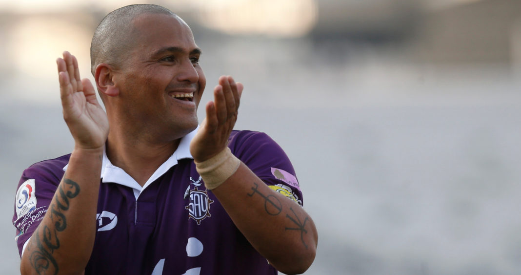 Chupete Suazo Rescata a San Antonio Unido: Un Gesto Que Trasciende el Fútbol