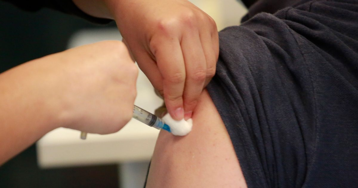 Cómo Obtener Gratis la Vacuna Contra la Influenza Ante el Aumento de Casos Virales