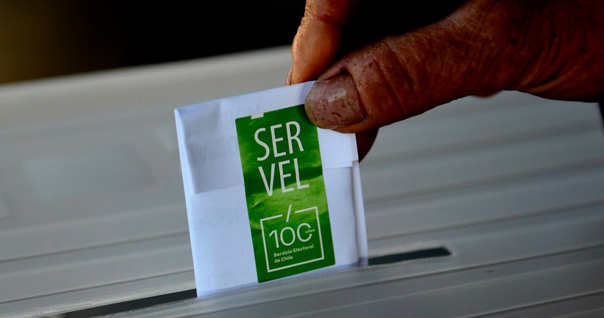 Debate Estancado: Parlamentarios Pugnan por Multa al Voto Obligatorio y Restricción del Sufragio Extranjero