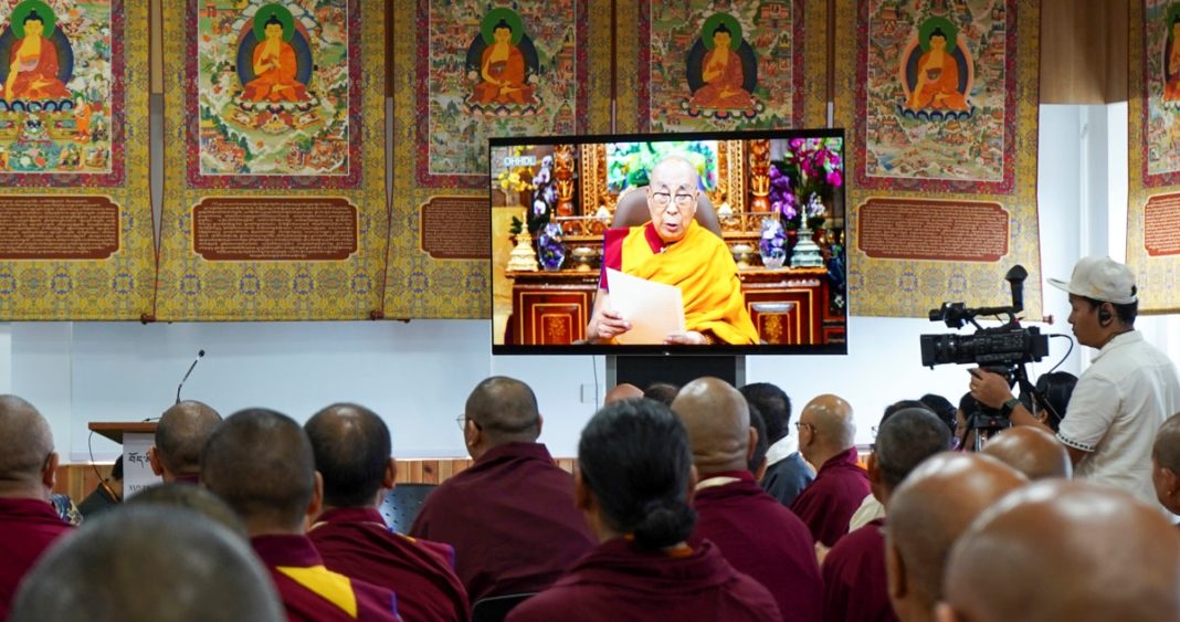 El Dalái Lama Traza la Ruta para su Reencarnación, Desafiando el Control de China
