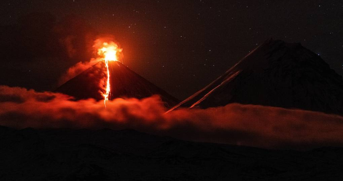 Erupción del Volcán Kliuchevskói: El Gigante de Kamchatka Despierta