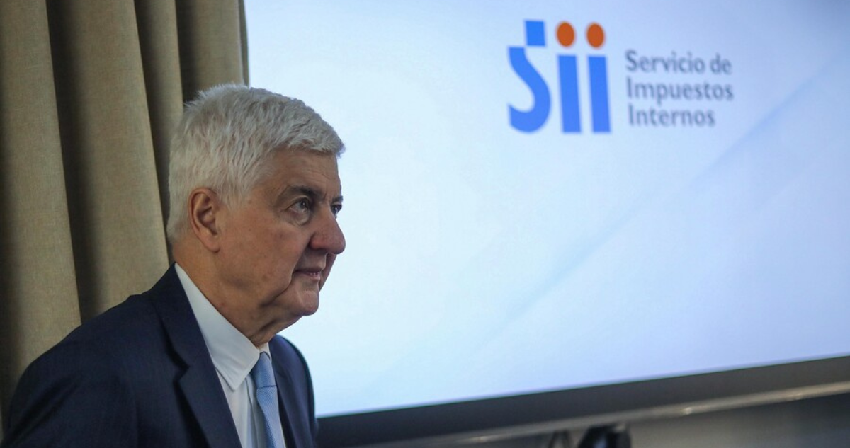 Escándalo en el SII: Director Cuestionado Renuncia Tras Evasión de Impuestos