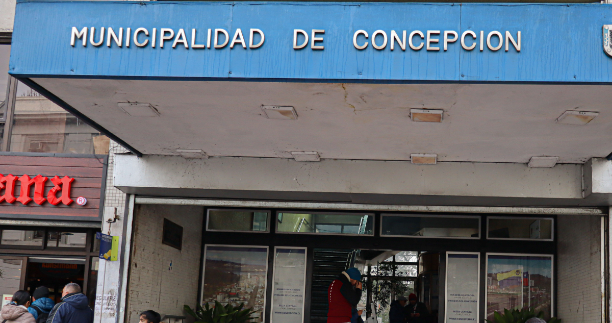 Escándalo en la Municipalidad: Directora Subrogante Adulteró Asistencias Suyas y de su Yerno