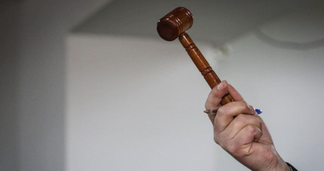 Estafa Millonaria: Martillero Público Reformalizado e Imputados Cómplices