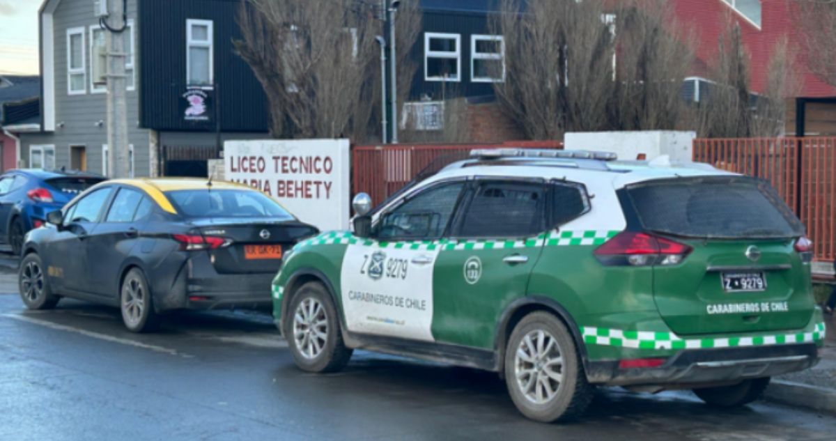 Estudiante de liceo en Punta Arenas amenaza a compañero con machete tras riña