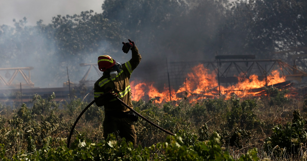 Evacuación Urgente en Atenas: Nuevo Incendio Amenaza Poblaciones Costeras