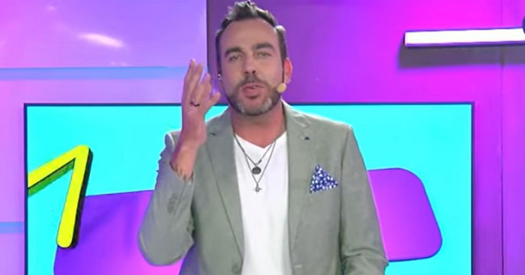 Francisco Kaminski: Renuncia Sorpresiva a Canal de TV Tras Controversia por Carla Jara