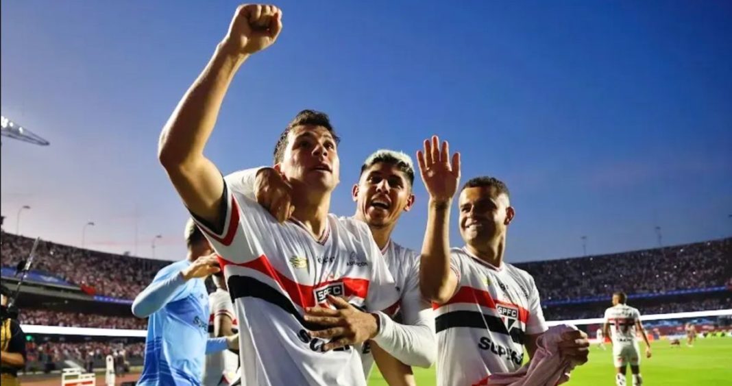 Gonzalo Tapia Conquista el Corazón de la Hinchada de Sao Paulo con su Gol Decisivo