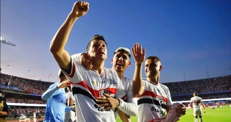 Gonzalo Tapia Conquista el Corazón de la Hinchada de Sao Paulo con su Gol Decisivo
