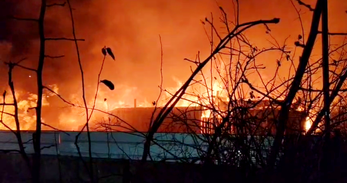 Incendio Devasta Taller Comercial en Pelequén: 7 Trabajadores Afectados y 2 Heridos