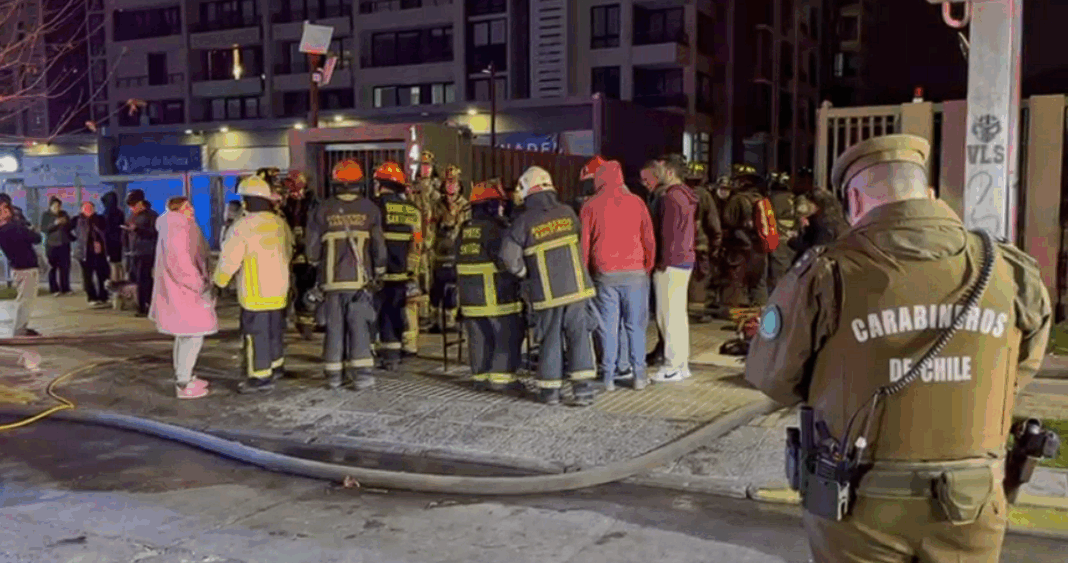 Incendio en Recoleta: Más de 200 Personas Evacuadas por Explosión de Vehículo