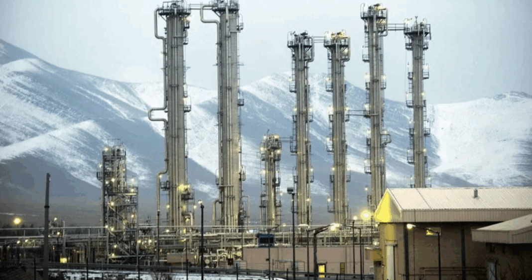Irán se reúne con Rusia y China sobre su programa nuclear, descartando contactos con EEUU