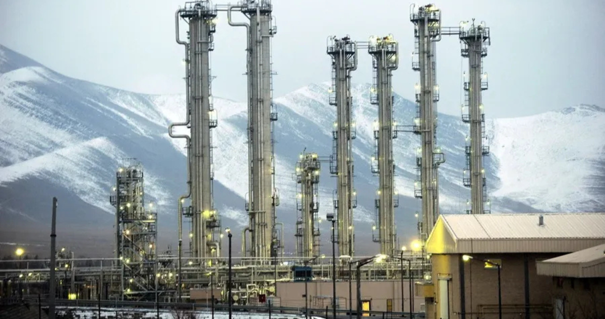 Irán se reúne con Rusia y China sobre su programa nuclear, descartando contactos con EEUU