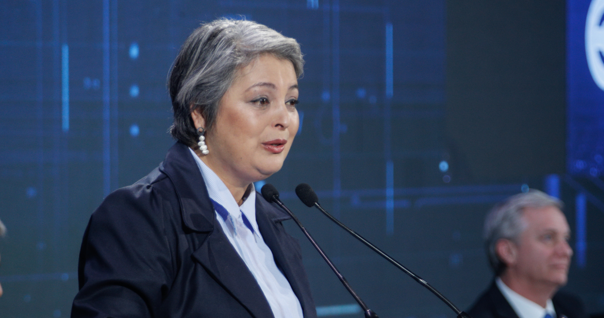 Jara Expone Diferencias con Matthei y Kast: