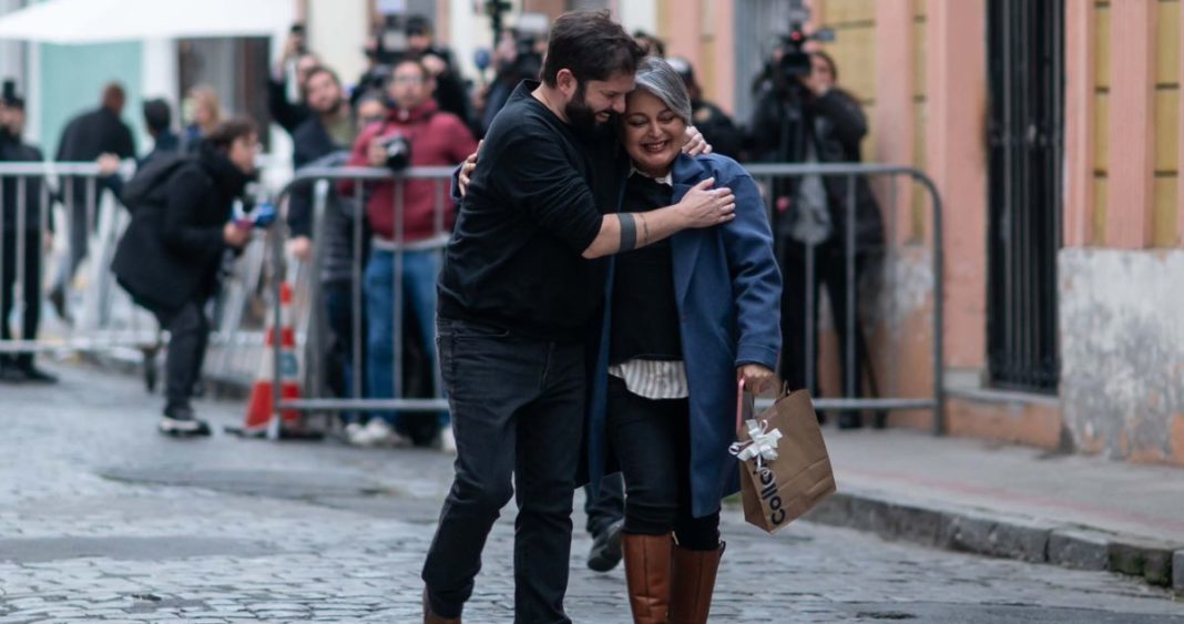 Jeannette Jara recibe el apoyo de Boric: Consejos clave para enfrentar la campaña