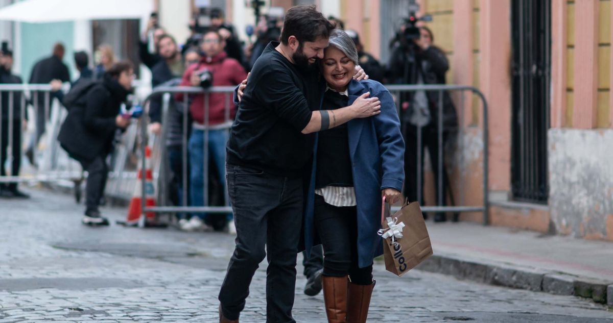 Jeannette Jara recibe el apoyo de Boric: Consejos clave para enfrentar la campaña
