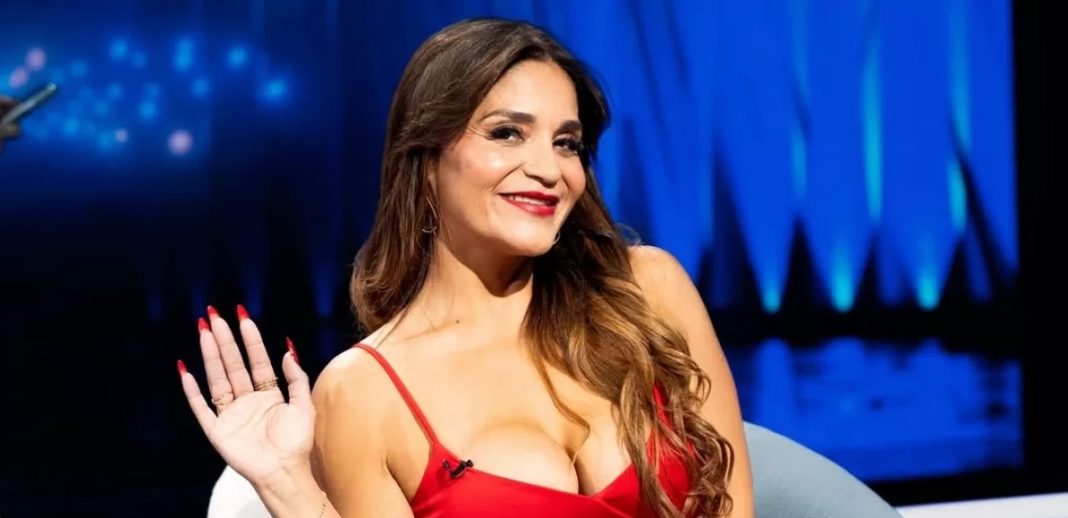 Kathy Orellana Deslumbra con Audaz Desnudo en Redes Sociales