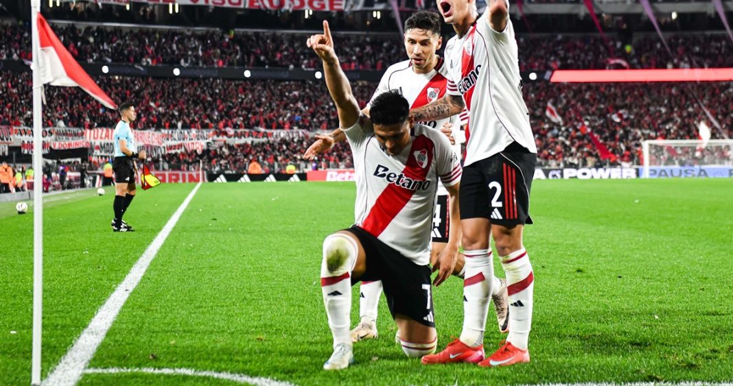 Maximiliano Salas Rinde Homenaje al Ídolo Salas en Debut Goleador con River Plate