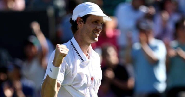 Nicolás Jarry Sorprende en Wimbledon: Avanza a Tercera Ronda con Contundente Victoria