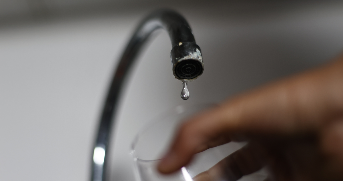 Ola polar deja a miles sin agua: Comités de Agua Potable Rural enfrentan crisis por medidores reventados