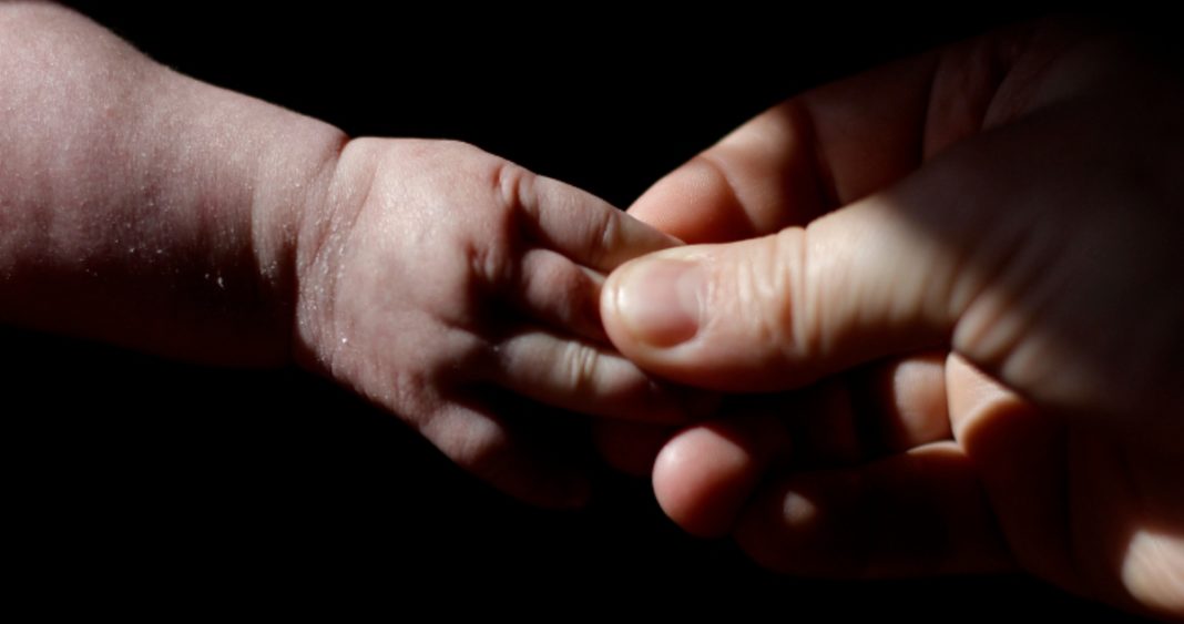 Padre Condenado por Brutal Asesinato de Bebé de 45 Días y Agresión a Otros Hijos
