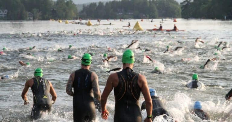 Padre abandona a su hijo para competir en Ironman: Cae preso por trampa de la organización
